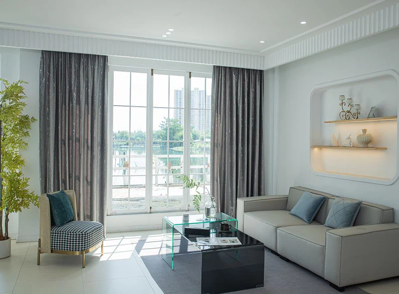 লাইটনিং প্যাটার্ন এবং সিলভার ফয়েল সহ হল্যান্ড ভেলভেট কার্টেন